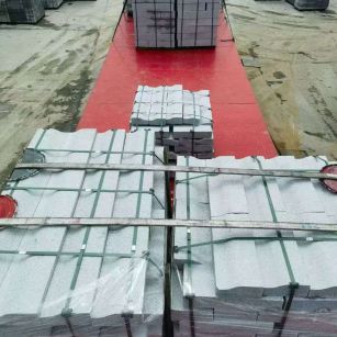 辽阳 芝麻白仿形加直形路沿石出货日常