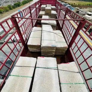 辽阳 黄金麻花岗岩荔枝面，光面毛板装车完成