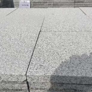 辽阳 白麻花岗岩石材推荐 荔枝面地铺石