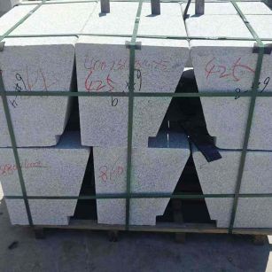 辽阳 芝麻白异形坐凳，石凳