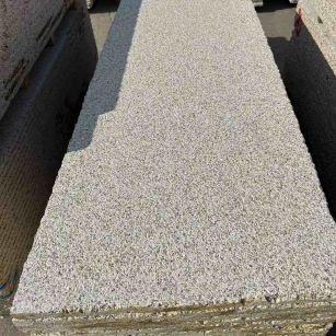 辽阳 黄金麻花岗岩荔枝面毛板，半成品