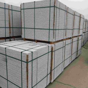 辽阳 白麻花岗岩石材荔枝面地铺石（300*600*50）