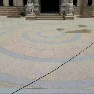 辽阳 黄金麻芝麻灰花岗岩石材地铺拼接效果