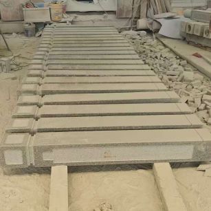 辽阳 芝麻白异形加工雕刻-栏杆大柱，方柱