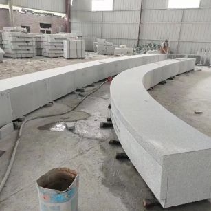 辽阳芝麻白花岗岩石板材 园林光面弧形坐凳