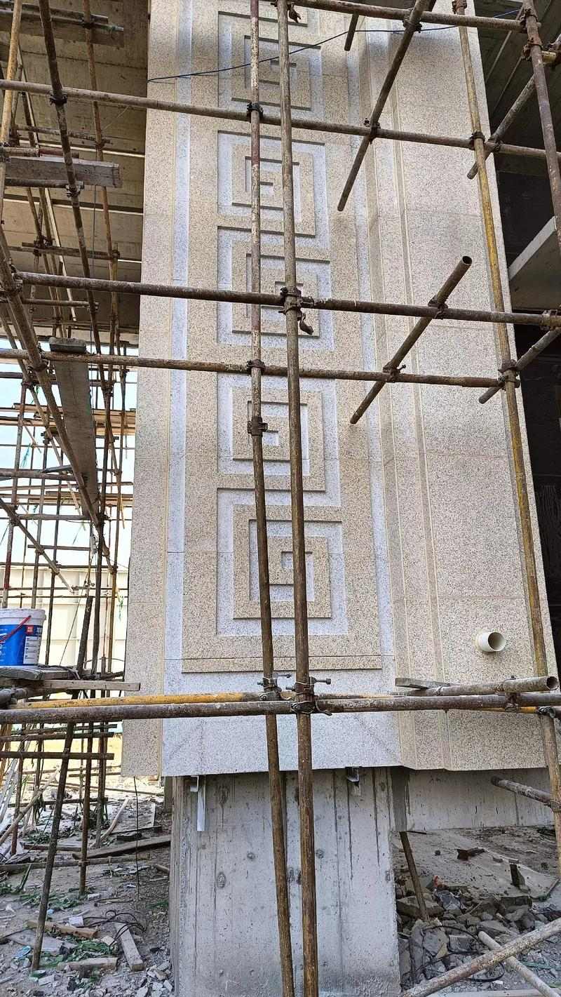 辽阳 黄金麻花岗岩别墅外墙干挂回纹造型效果