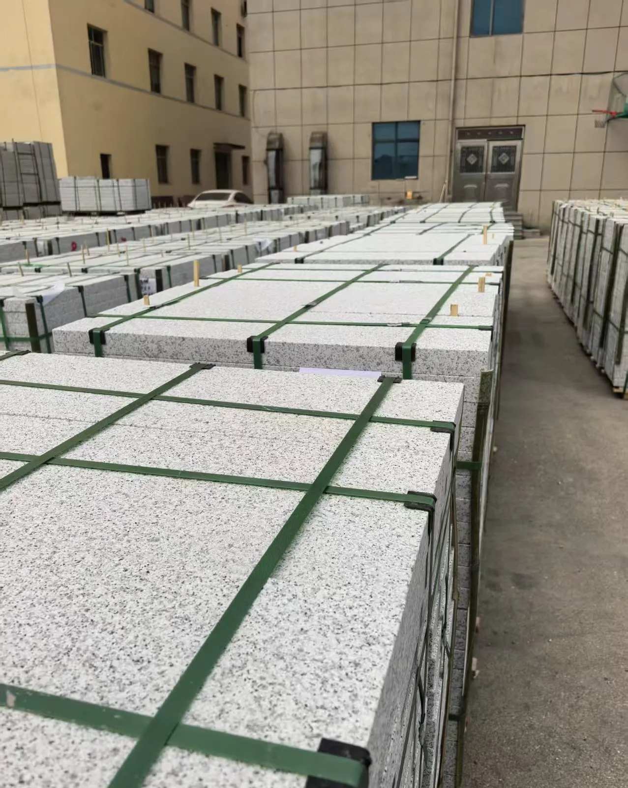 辽阳 白麻花岗岩5.0公分荔枝面地铺石