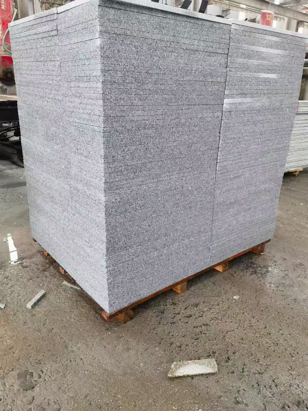 辽阳 芝麻白火烧面1.8厚300*600地铺石，尺寸标准，厚薄均匀