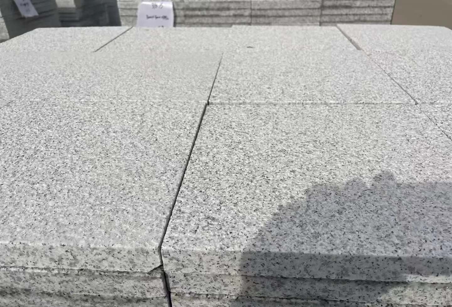 辽阳 白麻花岗岩石材推荐 荔枝面地铺石