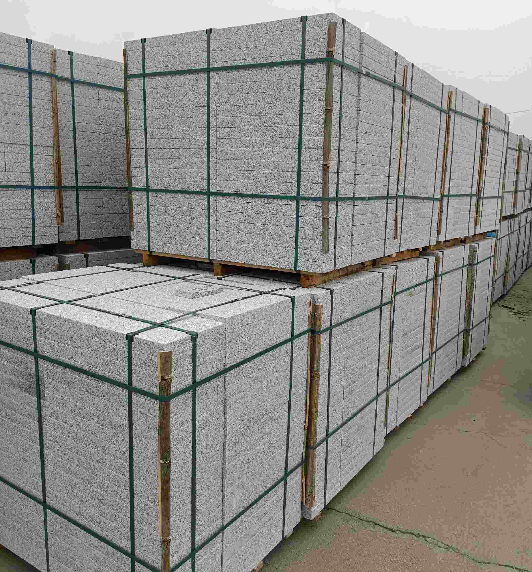 辽阳 白麻花岗岩石材荔枝面地铺石（300*600*50）