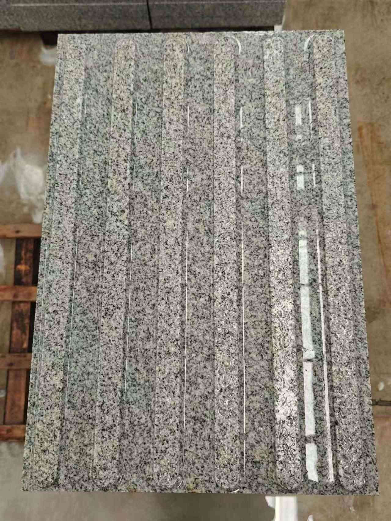 辽阳 芝麻白花岗岩荔枝面雕刻盲道，盲条