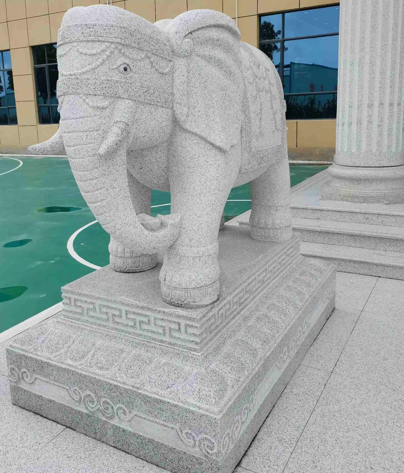 辽阳 白麻花岗岩动物异形石雕-大象