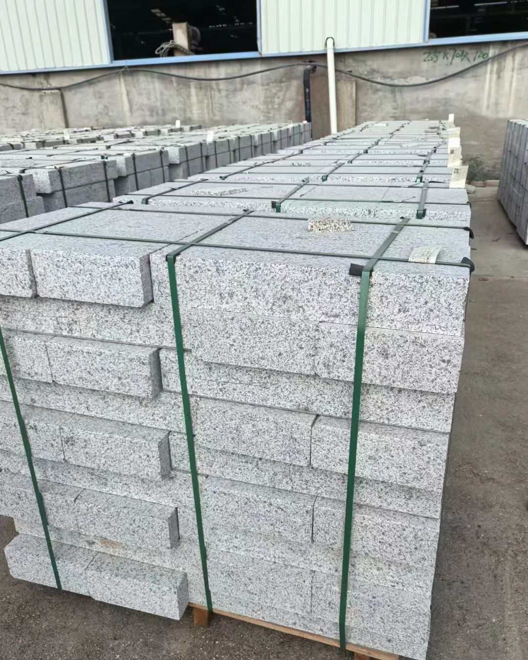 辽阳 白麻花岗岩路沿石，弧形路沿石，道牙石，马路牙子，界石，路缘石，平沿石，直岩石，平缘石等