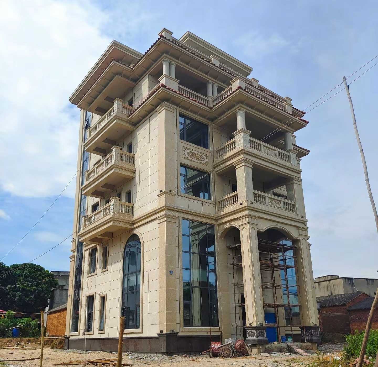 辽阳 黄金麻花岗岩石材别墅外墙干挂搭配（雕花栏杆花瓶柱门楼罗马柱）