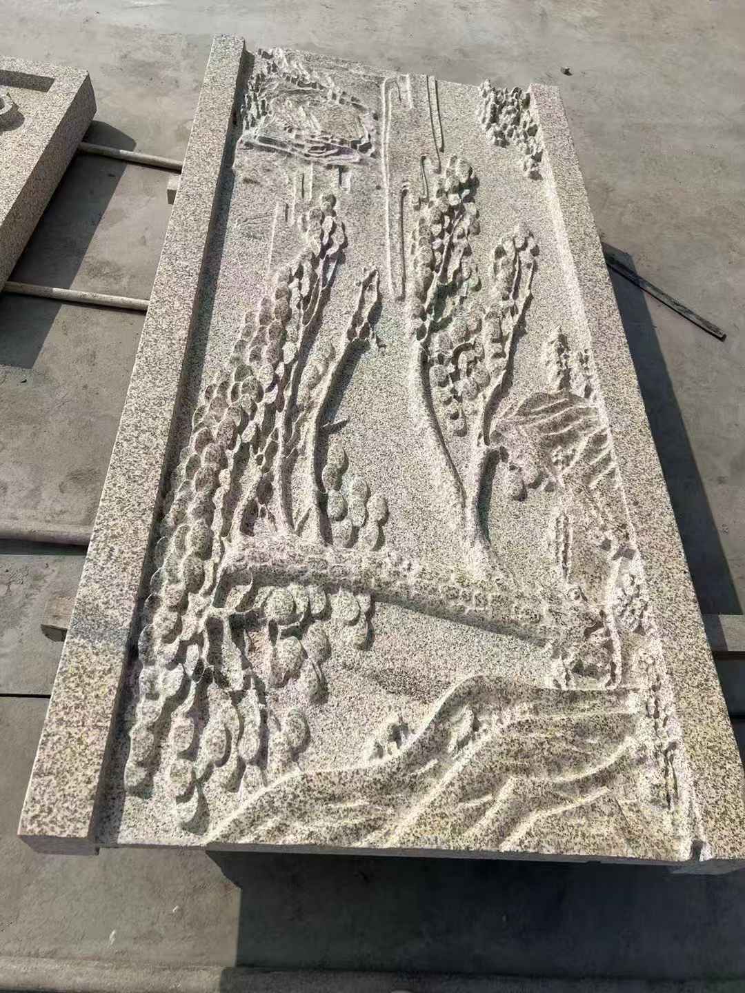 辽阳 黄金麻雕刻板浮雕迎客松