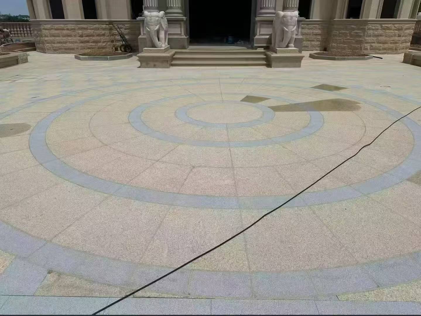 辽阳 黄金麻芝麻灰花岗岩石材地铺拼接效果