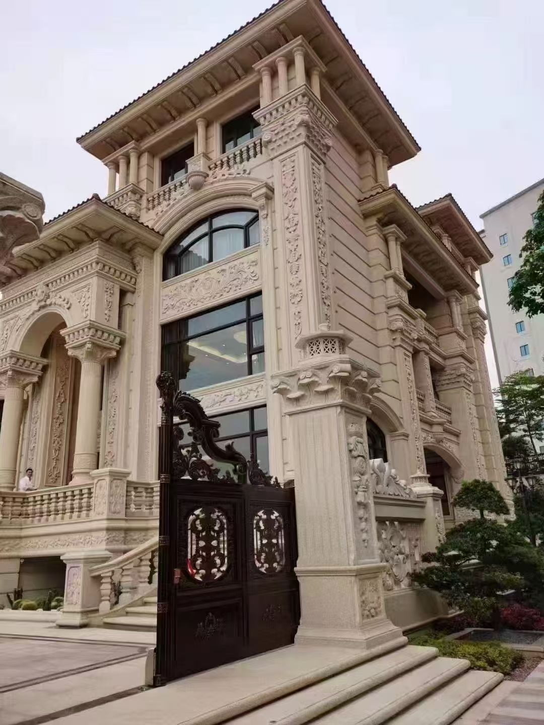 辽阳 黄金麻花岗岩别墅外墙干挂效果展示