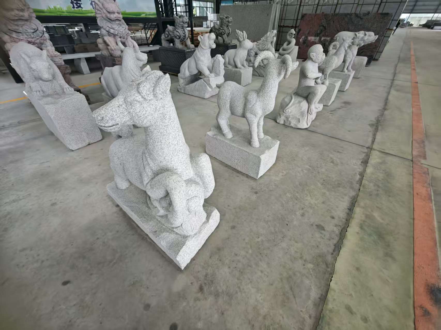 辽阳 芝麻白花岗岩造型立体雕刻——十二生肖