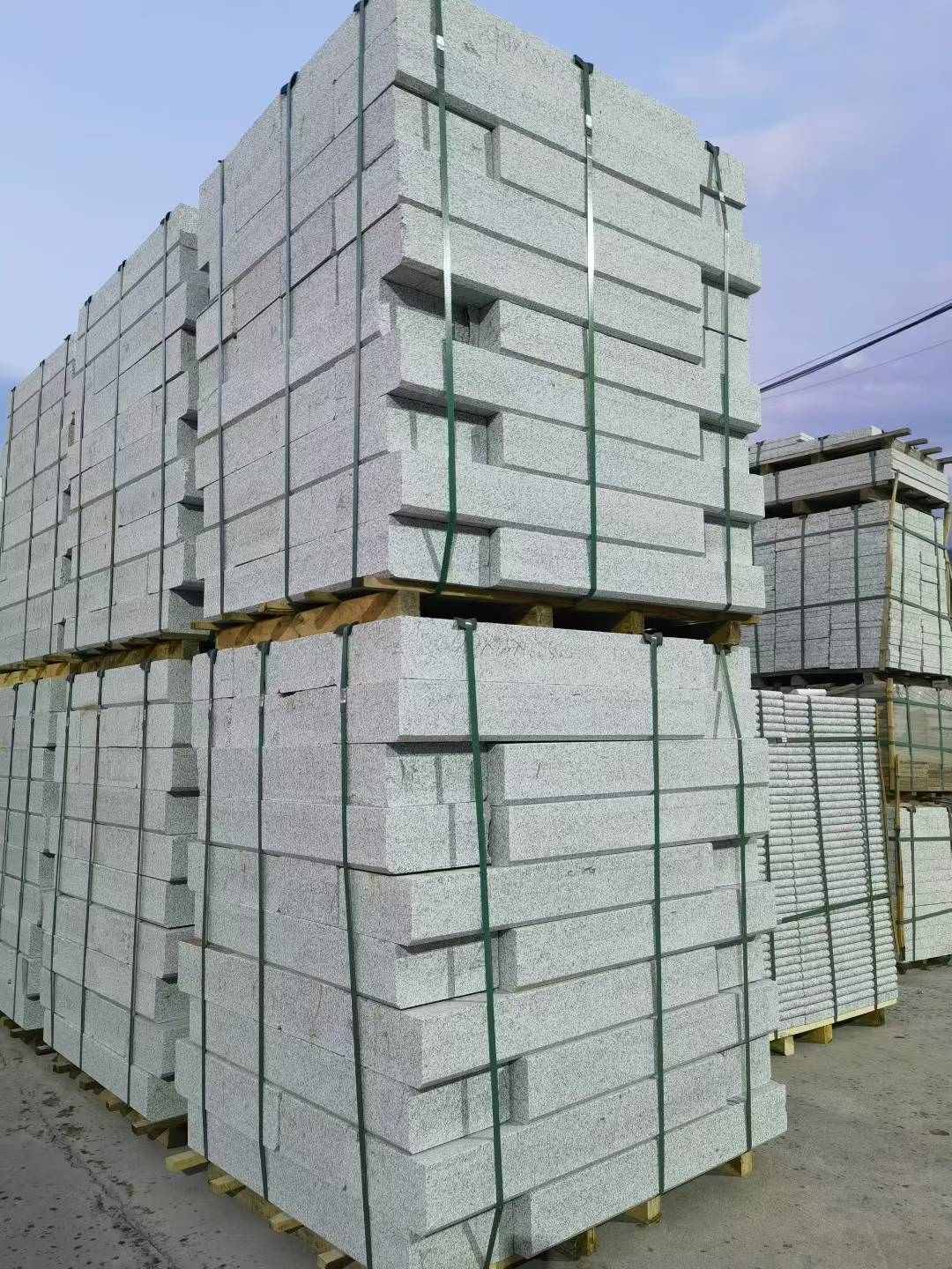 辽阳 芝麻白花岗岩路沿石，路缘石，路肩石，道牙，立缘石，马路牙子，街沿石，侧石等