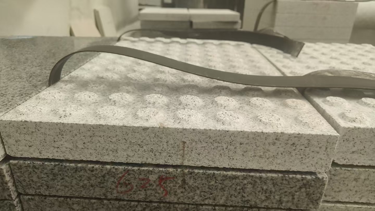 辽阳 芝麻白花岗岩6.0公分荔枝面五轴加工雕刻盲点