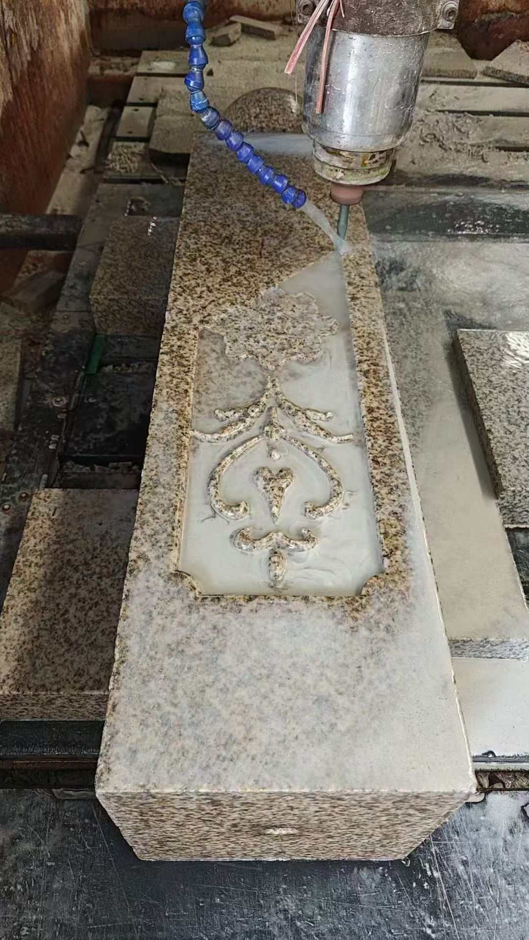 辽阳 黄金麻花岗岩异形加工雕刻栏杆大柱