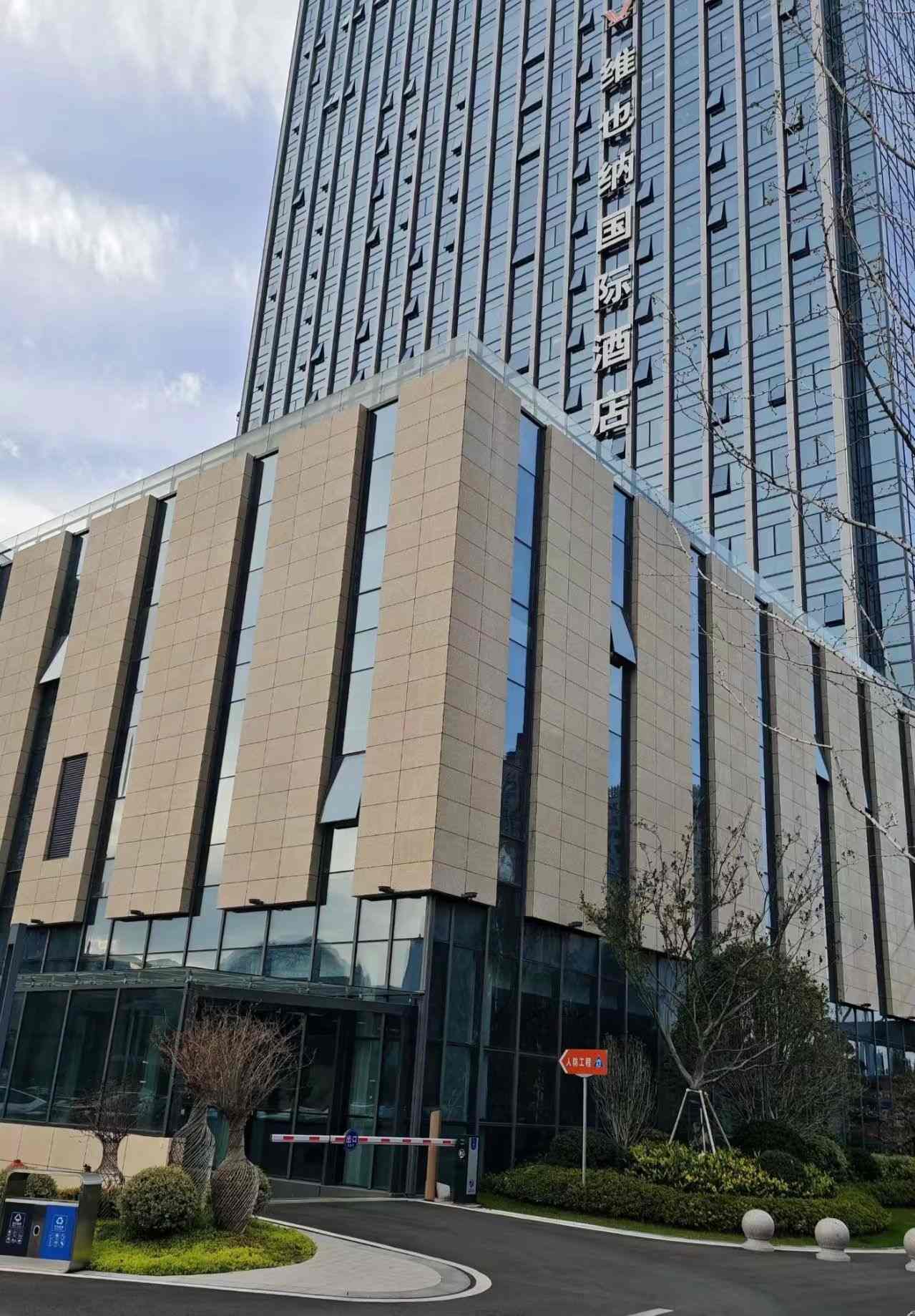 辽阳 黄金麻花岗岩外墙干挂