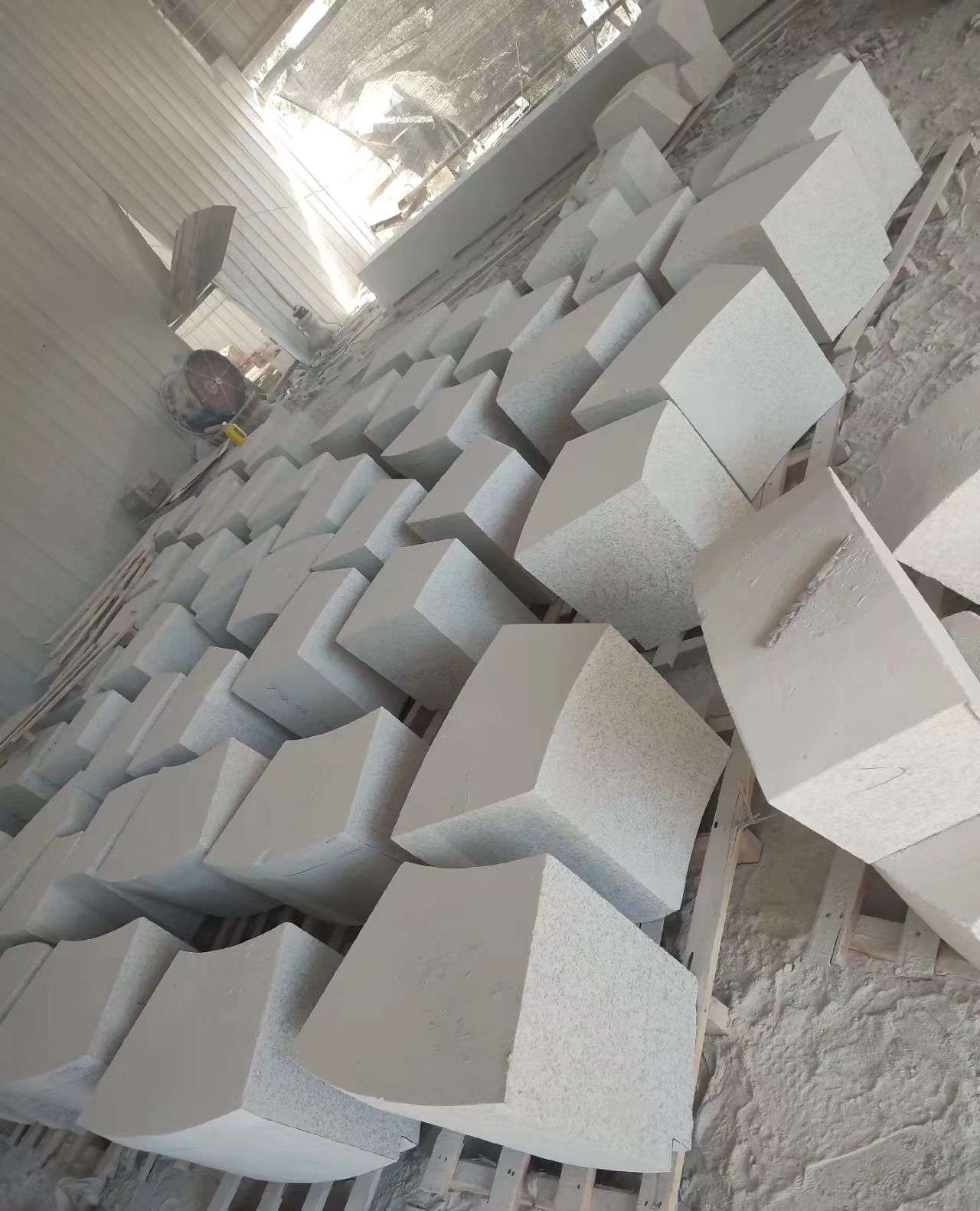 辽阳 白麻花岗岩异形坐凳