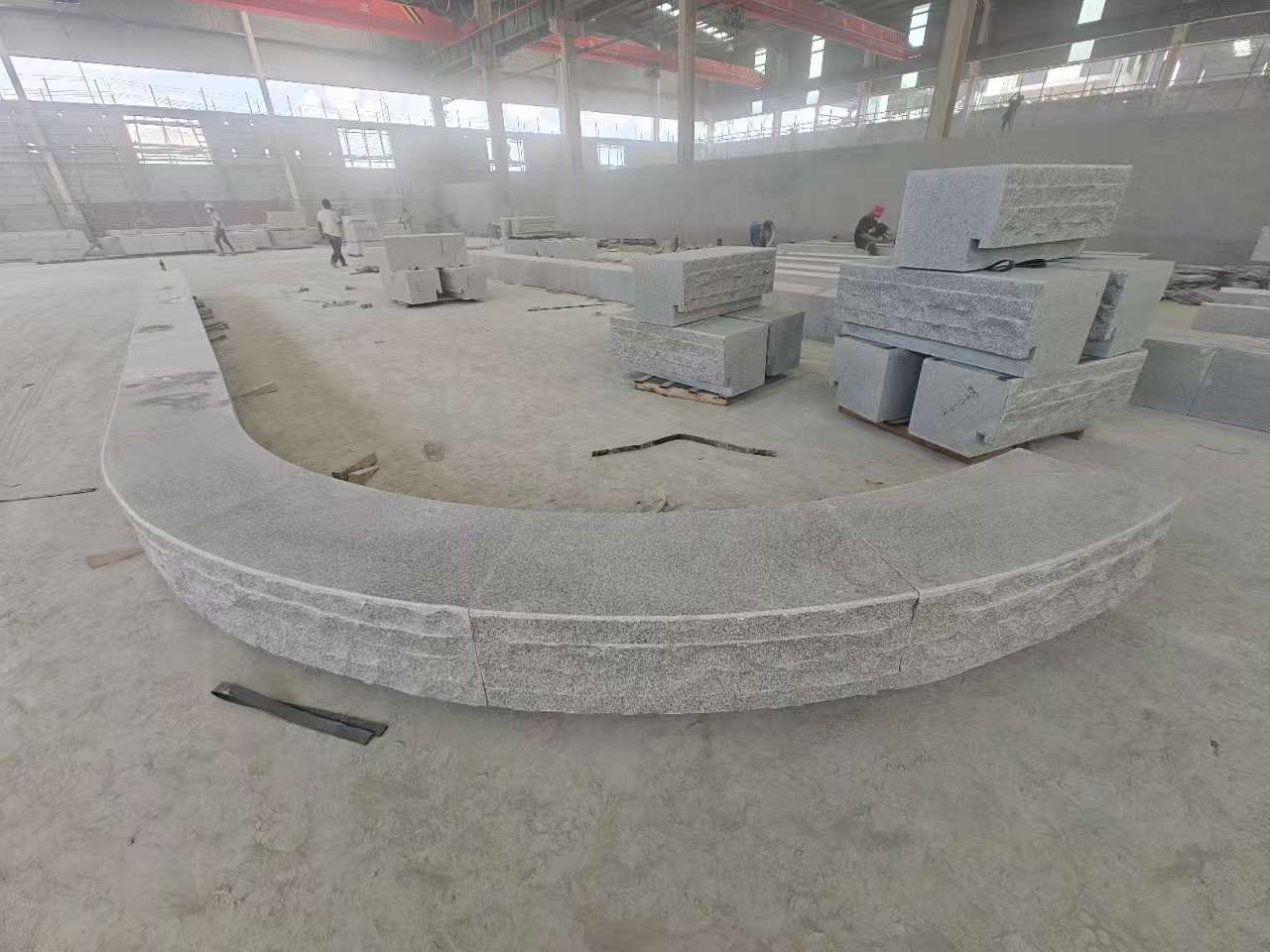 辽阳 芝麻白异形坐凳，自然面光面弧形加工