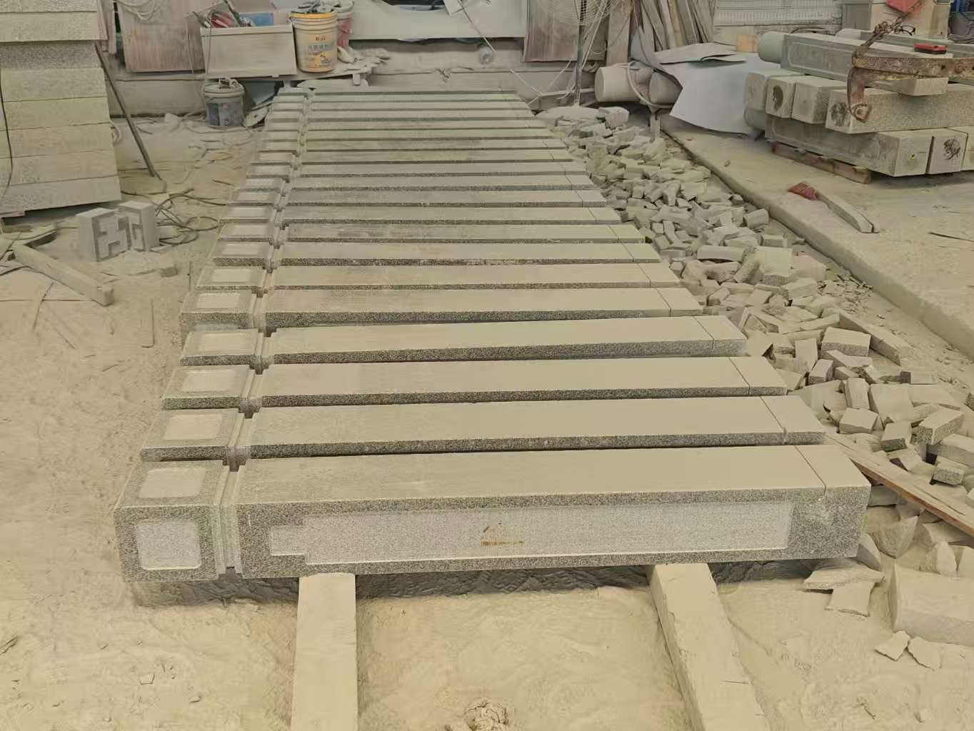 辽阳 芝麻白异形加工雕刻-栏杆大柱，方柱